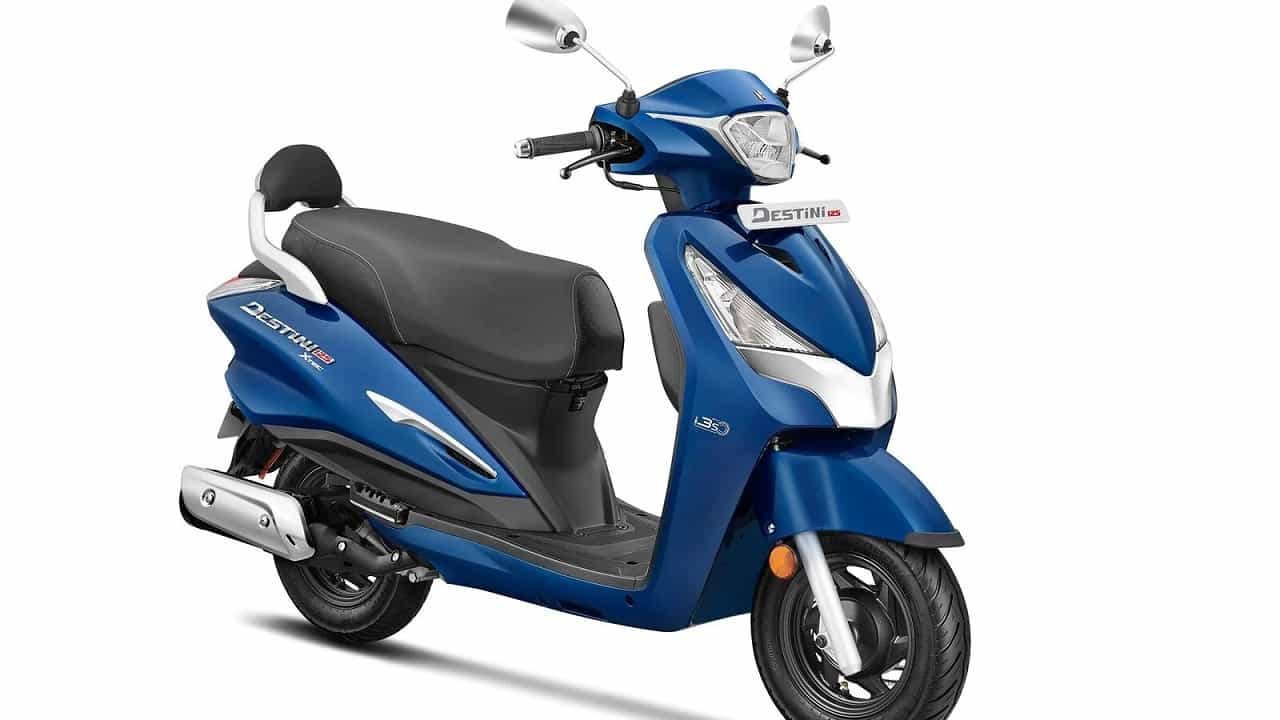 హీరో డెస్టిని 125 ఎక్స్ టెక్.. ప్రస్తుతం మార్కెట్లో అత్యంత పాకెట్-ఫ్రెండ్లీ 125సీసీ స్కూటర్ ఇదే. ఈ స్కూటర్ మూడు వేరియంట్లలో లభిస్తుంది. అవి స్టాండర్డ్, ఎల్ ఎక్స్, ఎక్స్ టెక్. వీటి ధరలు వరుసగా రూ. 71,608, రూ. 77,218, రూ. 83,808, ఎక్స్-షోరూమ్ ఢిల్లీ. టాప్ ట్రిమ్ ఎల్ఈడీ హెడ్లైట్లు, మొబైల్ ఫోన్ చార్జింగ్ పోర్ట్, క్రోమ్-ఫినిష్డ్ హ్యాండిల్బార్ ఎండ్లు, సైడ్ వ్యూ మిర్రర్స్, ఎగ్జాస్ట్ మఫ్లర్ వంటి ఫీచర్లు దీనిలో ఉన్నాయి. కాల్స్, ఎస్ఎంఎస్ నోటిఫికేషన్ల కోసం హెచ్చరికల బ్లూటూత్ కనెక్టివిటీకూడా ఉంటుంది.