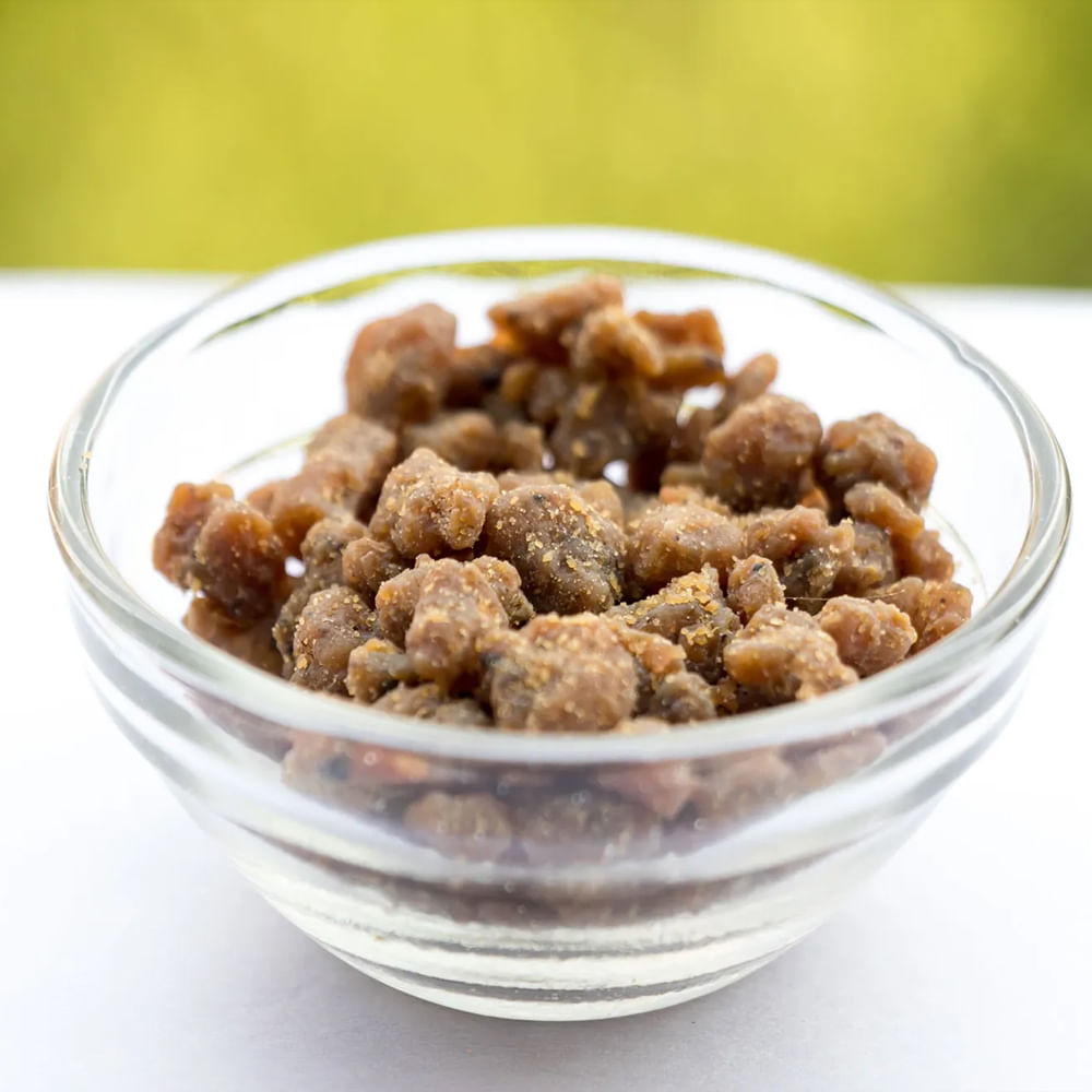 సాంబార్ వంటి వంటకాలలో రుచి పెంచడానికి ఇంగువని ఎక్కువ వాడుతారు. అలాగే గ్యాస్ సమస్యను తగ్గించడంలోనూ ఇంగువ సహాయపడుతుంది. అలాగే ఈ ఇంగువతో ఎన్నో ఆరోగ్య ప్రయోజనాలున్నాయి. పంటి ఇన్ఫెక్షన్, నొప్పి, చిగుళ్ల నుండి రక్తస్రావం సమస్యను తొలగించడంలో ఇంగువ చాలా ఉపయోగపడుతుంది. ఇంగువలో ఉన్న యాంటీఆక్సిడెంట్లు ఇన్ఫెక్షన్, నొప్పి సమస్యను తొలగించడంలో సహాయపడతాయి. ఇంగువ తీసుకోవడం వల్ల ప్రయోజనాలు ఏంటో ఇప్పుడు  తెలుసుకుందం. ఇవి తెలిస్తే ఇకపై మీరు కూడా వంటల్లో ఇంగువను వాడుతారు.