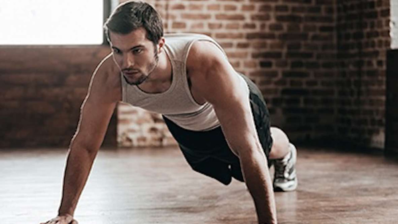 మొదటిది శక్తికి మించి వ్యాయామాలు చేయకూడదు. ఒకేసారిగా తీవ్రంగా చెయకూడదు. వ్యాయమాలను నెమ్మదిగా పెంచుకుంటూ వెళ్లాలి. ముఖ్యంగా వ్యాయామం చేయడానికి ఫిట్‌గా ఉన్నారో లేదో అని ఎవరికి వారు ప్రశ్నించుకోవాలి. 