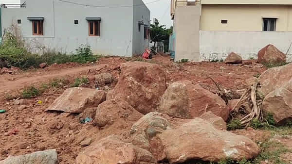 Andhra Pradesh: పైపు లైన్ కోసం గుంత తవ్వతుండగా కనిపించిన అద్భుతం.. ఊరు ఊరంతా తరలివచ్చిన వైనం..