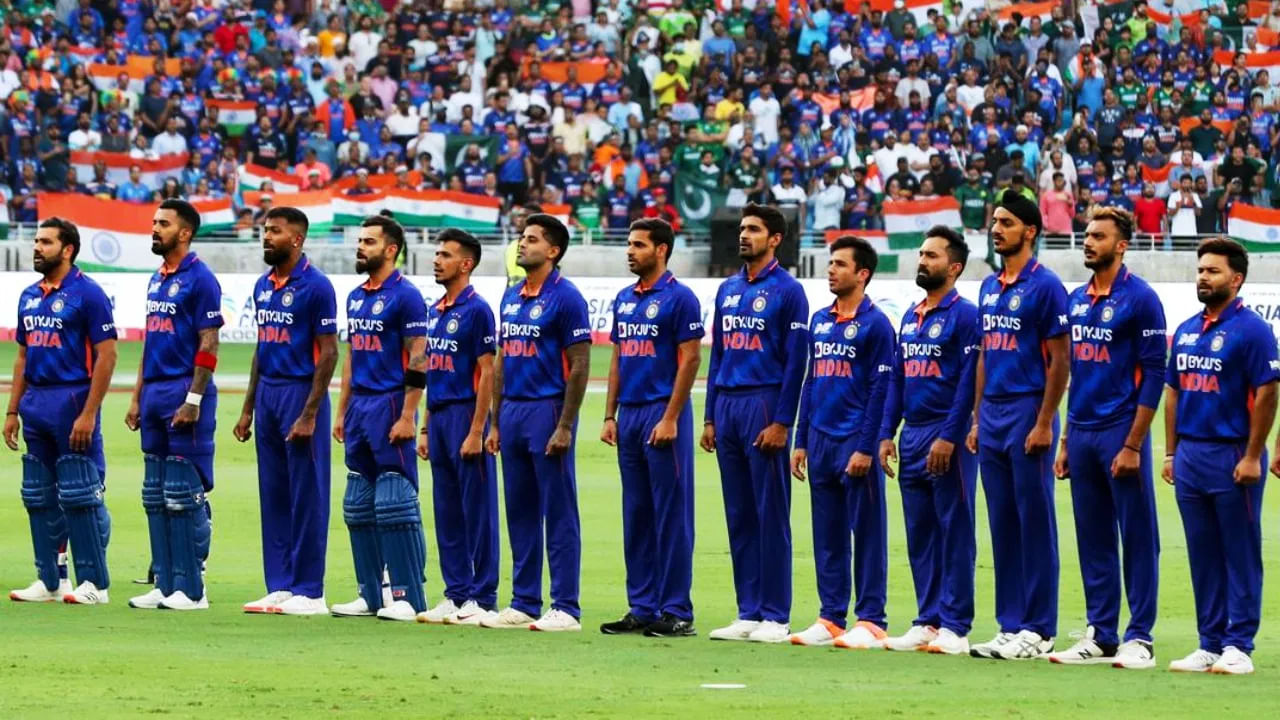 ఈ షార్ట్‌లిస్ట్ నుంచి 15 మంది ఆటగాళ్లను వన్డే ప్రపంచకప్‌కు ఎంపిక చేయనున్నారు. అందుకే రాబోయే వన్డే సిరీస్ టీమిండియా ఆటగాళ్లకు చాలా కీలకం. దీని ప్రకారం తుది 15 మందిలో ఎవరికి చోటు దక్కుతుందో చూడాలి.