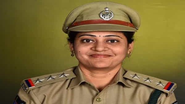 Vizag: విశాఖలో AR ఇన్స్పెక్టర్ స్వర్ణలతపై నాన్బెయిలబుల్ సెక్షన్లు