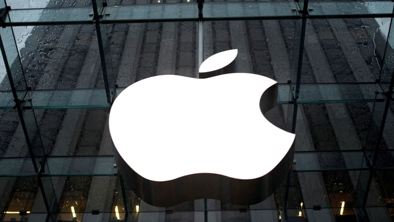 యాపిల్‌లో ప్రొడక్ట్స్‌లో ఉండే నాణ్యత, సెక్యూరిటీ గురించి ప్రత్యకంగా చెప్పనక్కర్లేదు. అందుకే ఇది ప్రపంచంలో నెంబర్ 1 బ్రాండ్‌గా దూసుకుపోతూ ప్రజల ఆదరణ పొందుతోంది. ఇలాంటి నేపథ్యంలో రష్యా ప్రభుత్వం సంచలన నిర్ణయం తీసుకుంది.  