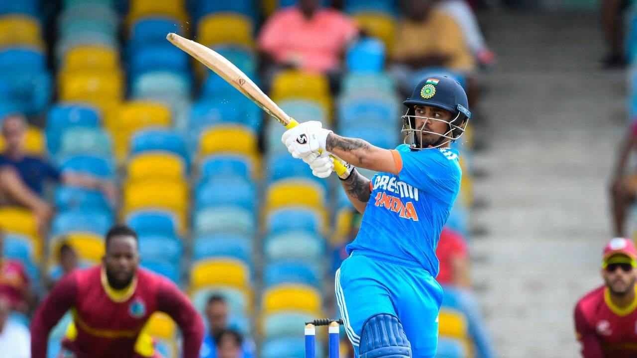 రెండో వన్డేలో భారత్ పేలవ ఆటతీరుతో ఓటమి పాలైంది. భారత్ నిర్దేశించిన 182 పరుగుల లక్ష్యాన్ని వెస్టిండీస్ 36.4 ఓవర్లలో 6 వికెట్ల తేడాతో ఛేదించింది. దీంతో మూడు వన్డేల సిరీస్‌లో 1-1 ఆధిక్యంలో నిలిచింది.