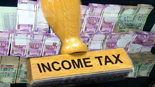 IT Refund Scam: తెలుగు రాష్ట్రాల్లోని 16 ప్రాంతాల్లో ఐటీ సోదాలు.. రిఫండ్ పేరుతో రూ. 500 కోట్లకు పైగా..