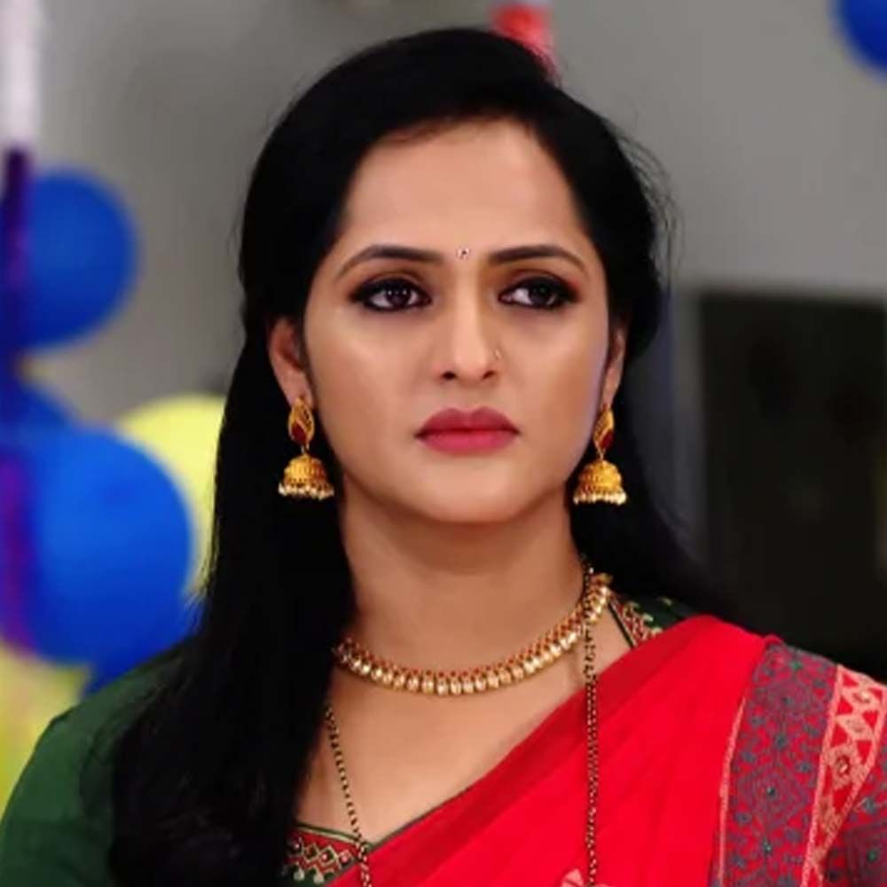 నిజానికి పెళ్లయ్యాక మాత్రమే భర్త పేరును పెట్టుకుంటున్నారు. ఆ లెక్కన చూస్తే జ్యోతి సుకుపుర్వాజ్ పెళ్లిచేసుకున్నట్లే తెలుస్తోంది. అయితే దీనిపై సరైన స్పష్టత రావాల్సి ఉంది. 