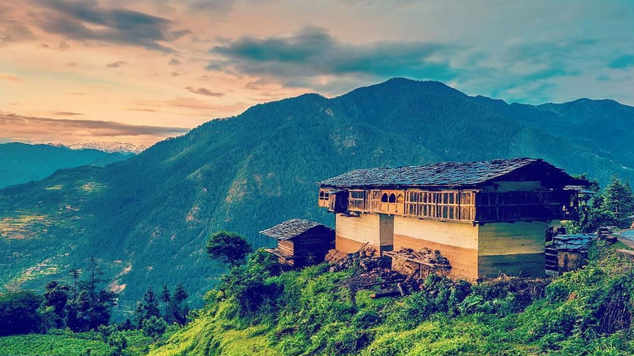 ఇక్కడ ఒక అందమైన జలపాతం కూడా ఉంది, ఇది దట్టమైన అడవుల మధ్య ఉంది. ఇక్కడ ట్రాకింగ్ సౌకర్యం కూడా అందుబాటులో ఉంది.