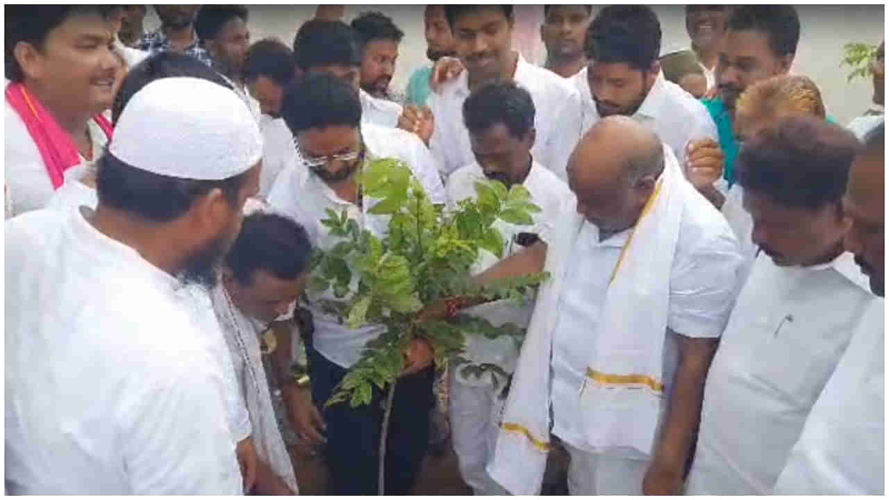 Jogu Ramanna: బర్త్ డే వేళ ఎమ్మెల్యే జోగు రామన్నకు చేదు అనుభవం.. కాన్వాయ్‌ని అడ్డుకుని నిరసన తెలిపిన..