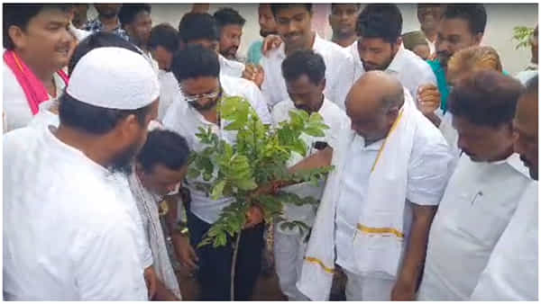 Jogu Ramanna: బర్త్ డే వేళ ఎమ్మెల్యే జోగు రామన్నకు చేదు అనుభవం.. కాన్వాయ్ని అడ్డుకుని నిరసన తెలిపిన..