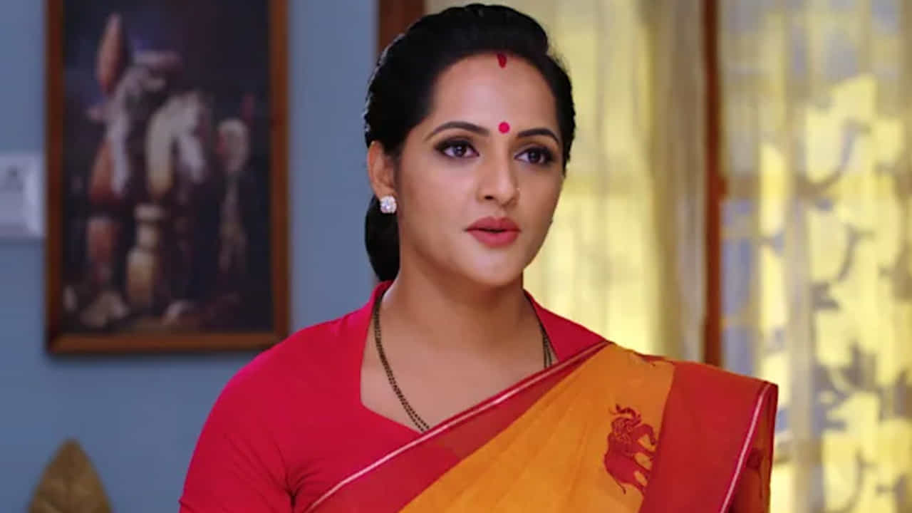 'గుప్పెడంత మనసు' సీరియల్లో జగతి పాత్రలో తెలుగు ప్రేక్షకులకు దగ్గరైంది నటి జ్యోతి రాయ్. కన్నడ ఇండస్ట్రీకి చెందిన నటి జ్యోతి రాయ్ దాదాపు 20కి పైగా సీరియల్స్తోపాటు పలు సినిమాల్లోనూ నటించింది. బుల్లితెర బ్యూటీ జ్యోతిరాయ్కి శాండల్వుడ్లో ఫుల్ ఫాలోయింగ్ ఉంది. రాయ్ దియా, గంధాడ గుడి లాంటి వెబ్ సిరీస్లలో కనిపించింది. తుళు, కన్నడ, తమిళం, తెలుగు వంటి పలు భాషల్లో నటించింది.