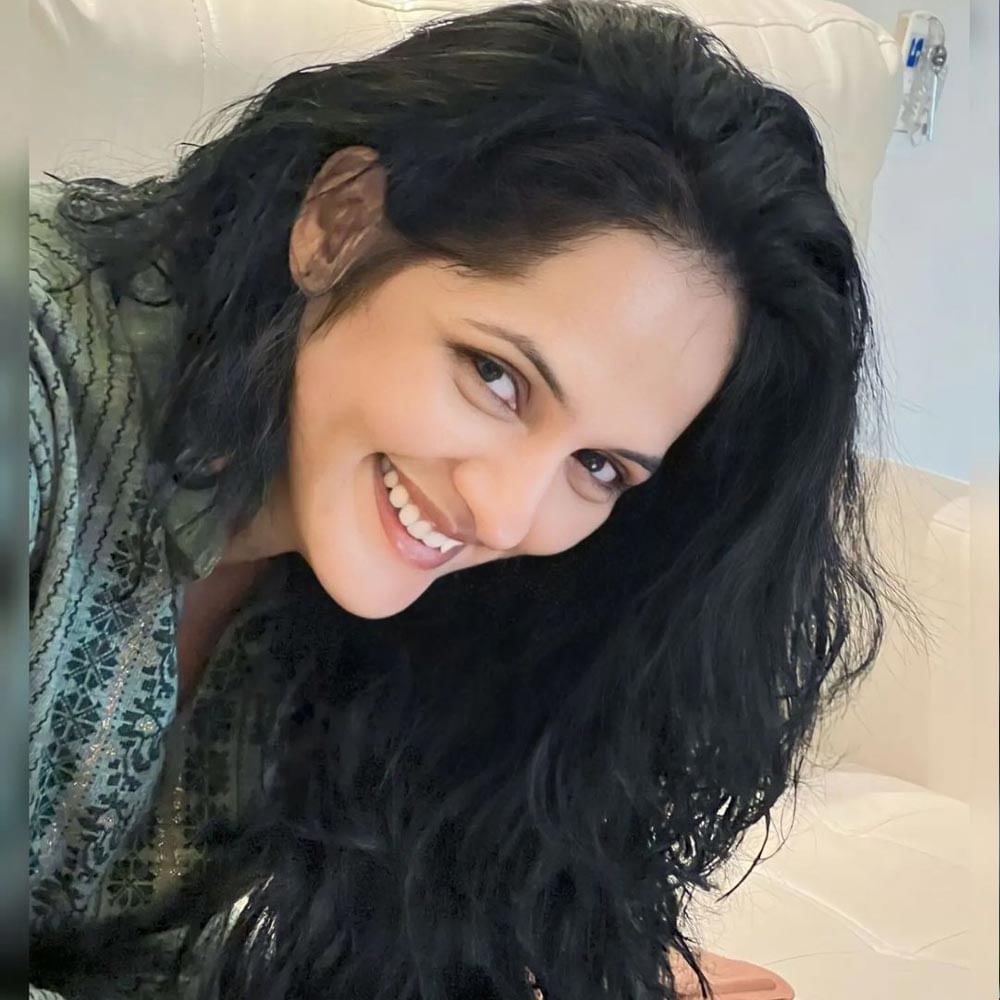  నిజానికి జగతికి 20 ఏళ్ల క్రితమే వివాహం జరిగింది. పద్మనాభ అనే వ్యక్తితో పెళ్లి జరగ్గా..వీరికి ఒక బాబు ఉన్నాడు. అయితే జగతి భర్తను వదిలేసిందా అనే విషయాలు మాత్రం తెలియదు. ఆమె ఇన్ స్టా ఖాతాలోనూ భర్తకు సంబంధించిన ఫోటోస్ షేర్ చేయలేదు. 