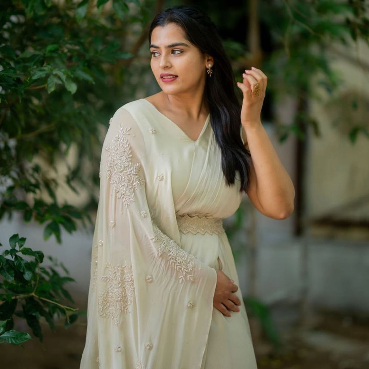 చైల్డ్ ఆర్టిస్ట్గా తెలుగు తెరకు పరిచయం అయింది కావ్య కళ్యాణ్ రామ్. గంగోత్రి, ఠాగూర్, బన్నీ లాంటి సినిమాల్లో బాలనటిగా ఆకట్టుకుంది. 2022లో వచ్చిన మసూద మూవీతో కథానాయకిగా మారింది ఈ వయ్యారి. తర్వాత బలగం చిత్రం బ్లక్ బస్టర్ తో మంచి గుర్తింపు తెచ్చుకుంది ఈ అందాల తార. కీరవాణి తనయుడు శ్రీసింహకి జోడిగా ‘ఉస్తాద్’ చిత్రంలో కథానాయకిగా చేసింది ఈ వయ్యారి. ఈ చిత్రం ఆగష్టు 12న ప్రేక్షకుల ముందుకు రానుంది.