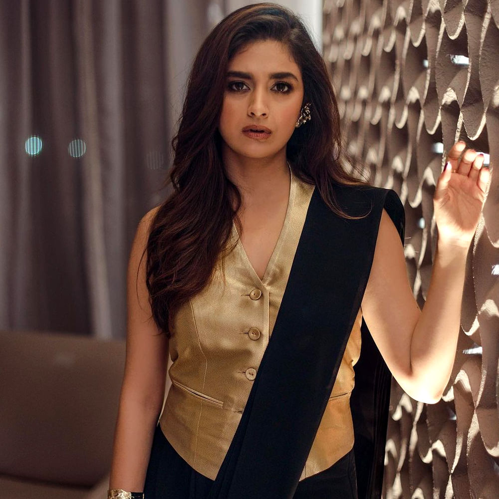 మిగిలిన హీరోయిన్లు ఫీమేల్‌ ఓరియంటెడ్‌ కంటెంట్‌ కోసం వెతుక్కుని ప్రూవ్‌ చేసుకోవాలి. కానీ కీర్తీ సురేష్ అంత ట్రై చేయక్కర్లేదు. ఆమెకు ఆల్రెడీ మహానటి సూపర్‌ సక్సెస్‌ ఉంది. నేషనల్‌ అవార్డు తెచ్చిపెట్టిన సినిమా అది. అందుకే ఎంత పెద్ద స్టార్‌ హీరోతో మూవీ చేసినా, సైడ్‌లో తప్పకుండా ఫీమేల్‌ కంటెంట్‌కి ఓటు వేస్తూనే ఉంటారు కీర్తి. 