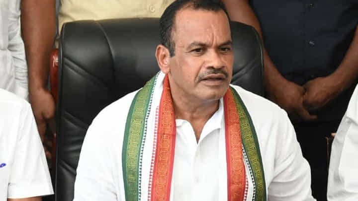 Komatireddy Venkat Reddy: నల్గొండ లో చేరికలు అవసరం లేదు.. మాకు 12 స్థానాలకు 12 మంది ఉన్నారు Komatireddy Venkat Reddy: నల్గొండ లో చేరికలు అవసరం లేదు.. మాకు 12 స్థానాలకు 12 మంది ఉన్నారు