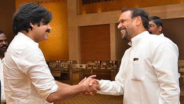 Andhra Pradesh: జనసేనలో చేరేందుకు సిద్ధమైన వైఎస్ఆర్ శిష్యుడు.. ఇందుకు కారణం వైసీపీయేనట..!