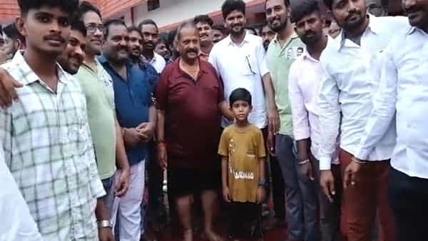Andhra Pradesh: స్విమ్మింగ్ పూల్లో ఫీట్స్ చేసి అదరగొట్టిన డిప్యూటీ స్పీకర్ కోలగట్ల వీరభద్రస్వామి