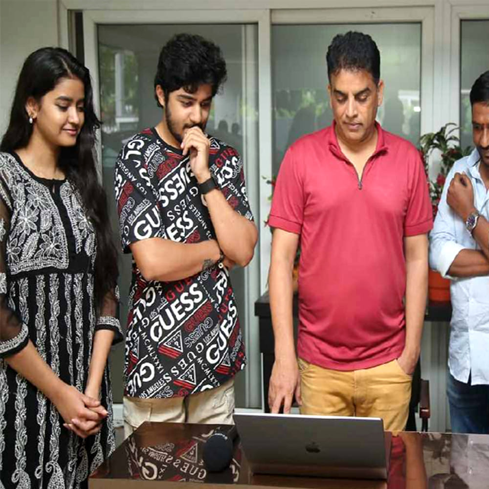 రిష్వి తిమ్మరాజు, విస్మయ శ్రీ జంటగా తెరకెక్కుతున్న సినిమా 'కృష్ణగాడు అంటే ఒక రేంజ్`. ఆగ‌స్ట్ 4న సినిమా విడుదల కానుంది. తాజాగా ఈ చిత్ర ట్రైలర్ విడుదలైంది. ప్రముఖ నిర్మాత దిల్ రాజు చేతుల మీదుగా ఈ ట్రైలర్ విడుదలైంది. ట్రైలర్‌లో యాక్షన్, రొమాన్స్, కామెడీని మిక్స్ చేసి రిలీజ్ చేసారు మేకర్స్. సినిమా కచ్చితంగా అందరినీ ఆకట్టుకుంటుందని ఆశించారు దిల్ రాజు.