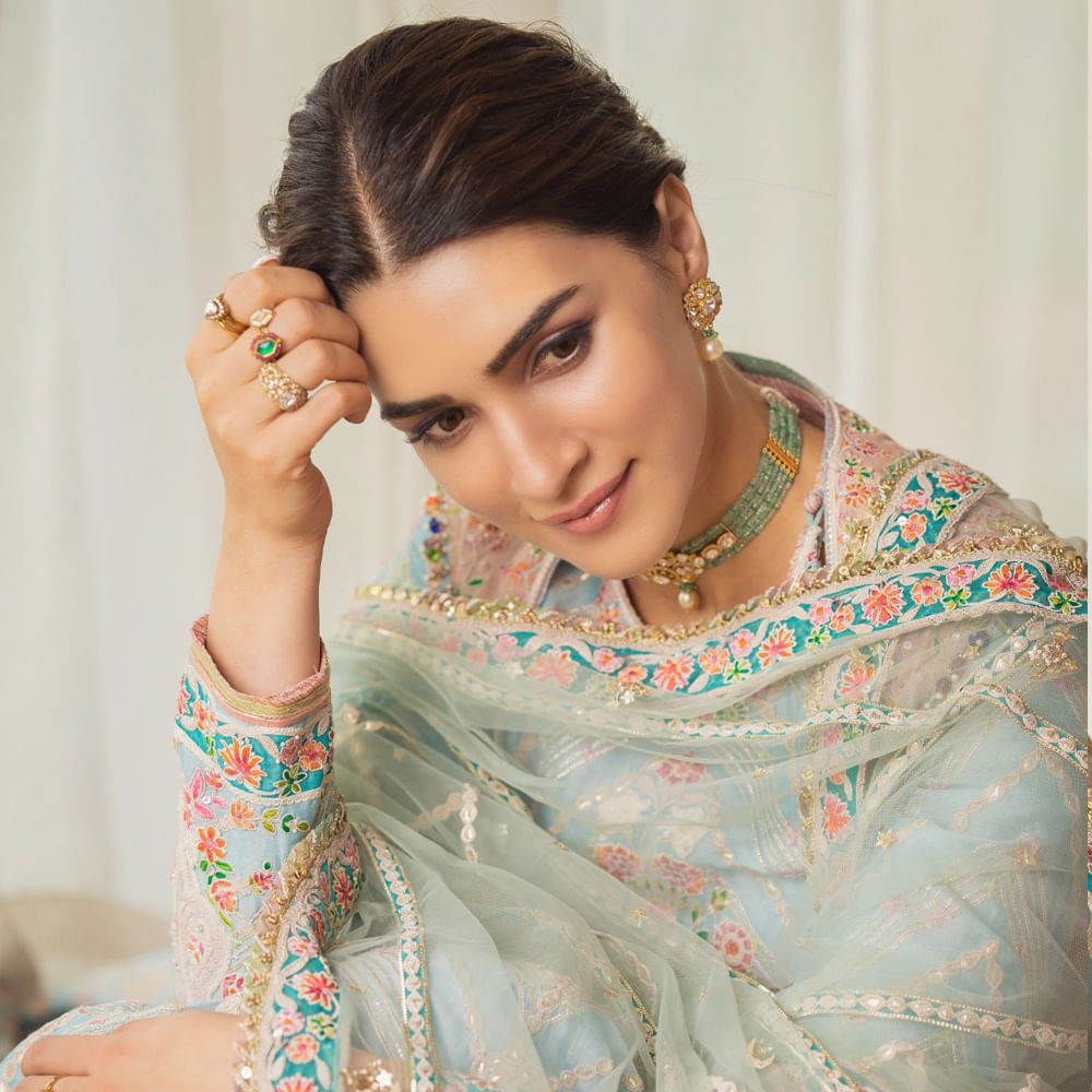 ఆదిపురుష్ సినిమాలో ప్రభాస్ ప్రక్కన సీతగా నటించిన కృతి సనన్ కొత్త అవతారమెత్తింది. అవును నిజం త్వరలో ఈ ముద్దుగుమ్మ ప్రొడ్యూసర్గా మారనుందంటూ వచ్చిన వార్తలు నిజమే చేసేలా తన కొత్త ప్రాజెక్ట్ గురించిన వివరాలు ఇన్స్టాలో షేర్ చేసింది. బ్లూ బటర్ఫ్లై ఫిల్మ్స్ అని తన యొక్క ప్రొడక్షన్ హౌస్ పేరు తెలిపింది.