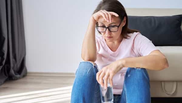 Menopause Symptoms: ఆ వయస్సు వారిని వేధిస్తున్న రుతుక్రమ సమస్య.. ఆయుర్వేద చిట్కాలతో దూరం కావాల్సిందే..!
