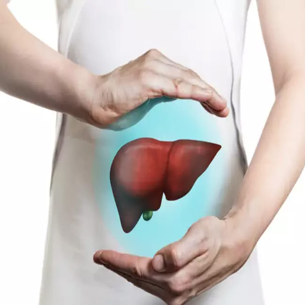 మానవ శరీరంలో కీలమైన అవయవాల్లో కాలేయం ఒకటి. మనం తినే ఆహారం అంత కాలేయం ద్వారా నిర్వహించబడుతుంది. శరీర ప్రక్రియలకు అవసరమైన అదనపు కొవ్వులు, ప్రోటీన్లు వంటివి లివర్ నియంత్రణలో ఉంటాయి.  కాలేయం అనారోగ్యం బారిన పాడడం వల్ల జీవక్రియ సమస్యలు, కాలేయ వ్యాధి లాంటివి సంభవించవచ్చు. కొన్ని ఆహారాలు కాలేయ ఆరోగ్యాన్ని కాపాడడంలో తోడ్పడతాయి. లివర్ ఆరోగ్యం కోసం ఎలాంటి ఆహారం తీసుకోవాలో ఇప్పుడు తెలుసుకుందాం.