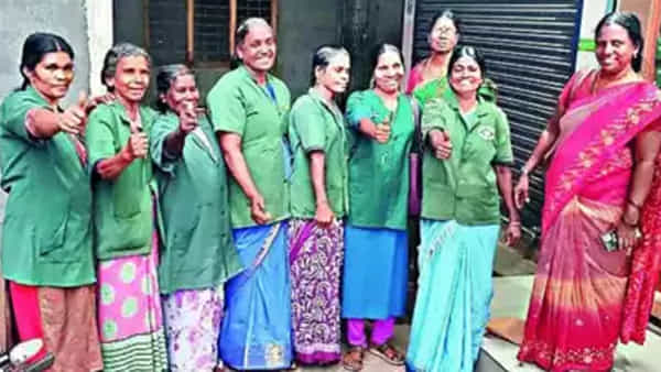 Lottery Jackpot: ఇంటికి వెళ్లి చెత్త ,సేకరించే మహిళలు.. రూ. 250 అప్పు చేసి లాటరీ టికెట్ కొన్నారు.. రూ. 10 కోట్లు గెలుచుకున్నారు..