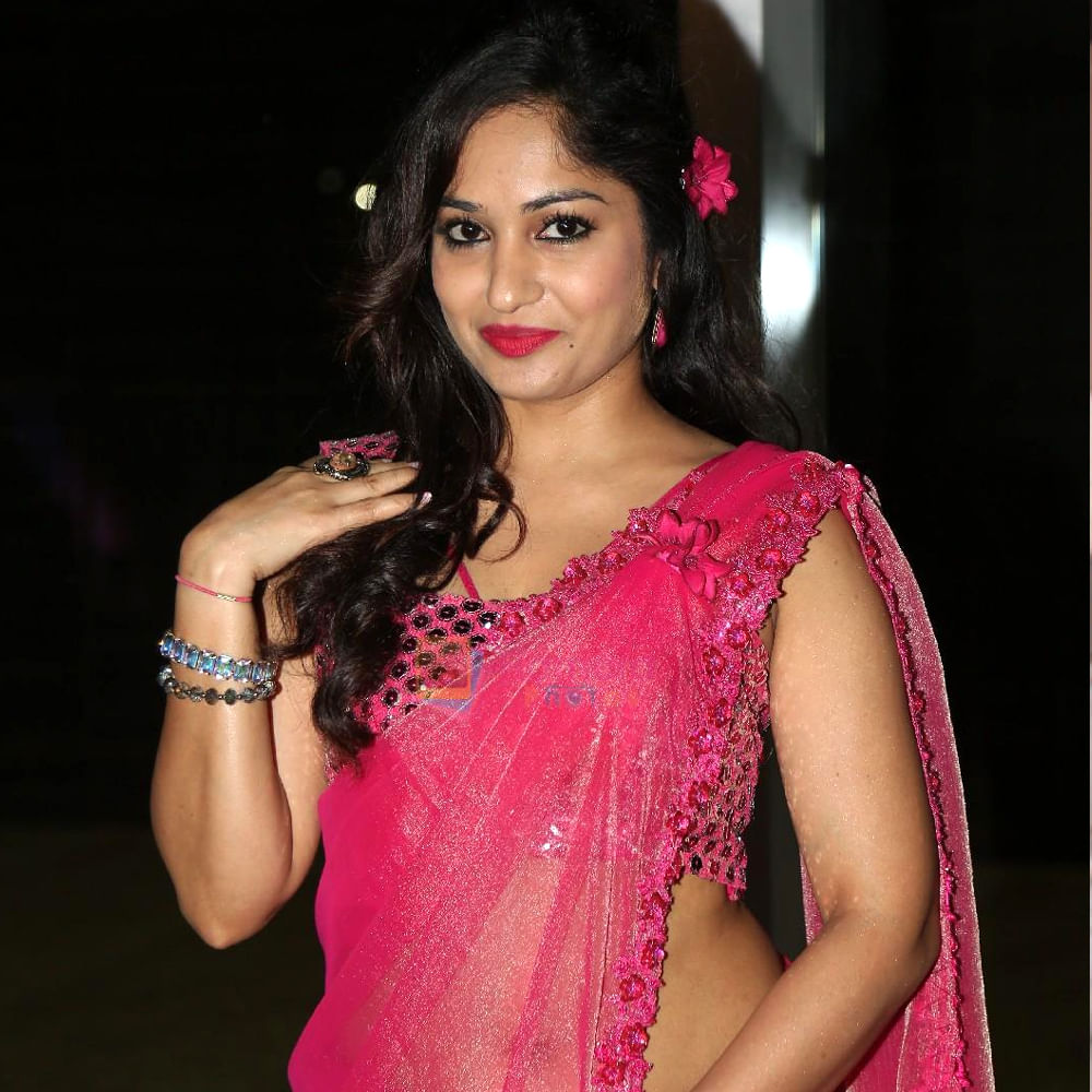 సినిమాలకు గుడ్ బై చెప్పిన ఈ అమ్మడు పలు వివాదాలతోనూ వార్తల్లో నిలిచింది. సోషల్ మీడియాలో యాక్టివ్ గా ఉండే మాధవీలత పలు సందర్భాల్లో తన గళం విప్పి వార్తల్లో నిలిచింది.