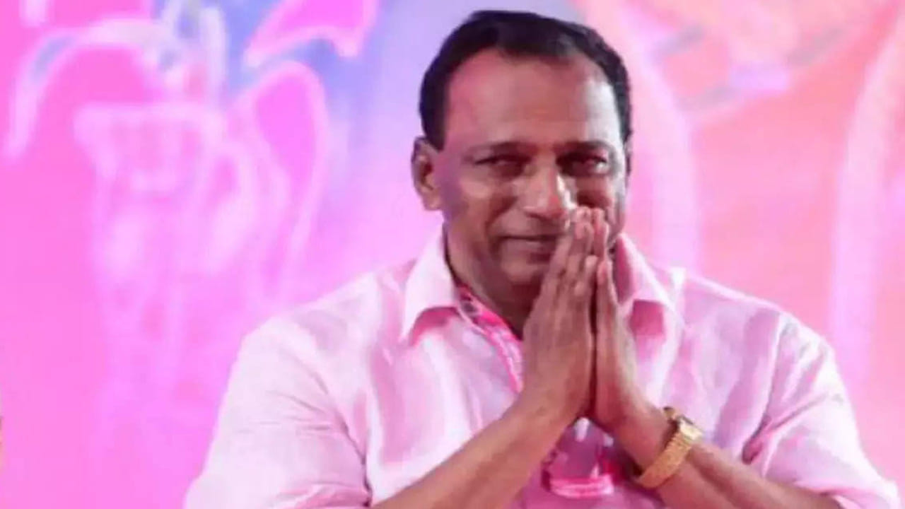 ఆయన ఏది మాట్లాడినా యూట్యూబ్లో సంచలనమే.. మిలియన్ల వ్యూస్. అసెంబ్లీలోనూ ఆయన స్పీచ్ అంటే నవ్వుల పంట. కెసిఆర్, కేటీఆర్ కూడా అసెంబ్లీలో పడి పడి నవ్వుతూ ఉంటారు. పొలిటిషినే కాదు మల్లారెడ్డి మంచి ఎంటర్టైనర్ కూడా. యూత్ లో మంచి ఫాలోయింగ్ కూడా ఉంది ఆయనకు.. ఇదంతా ఒక ఎత్తైతే ఈమధ్య సినిమాలపై దృష్టి పెట్టారట మంత్రి మల్లారెడ్డి. 