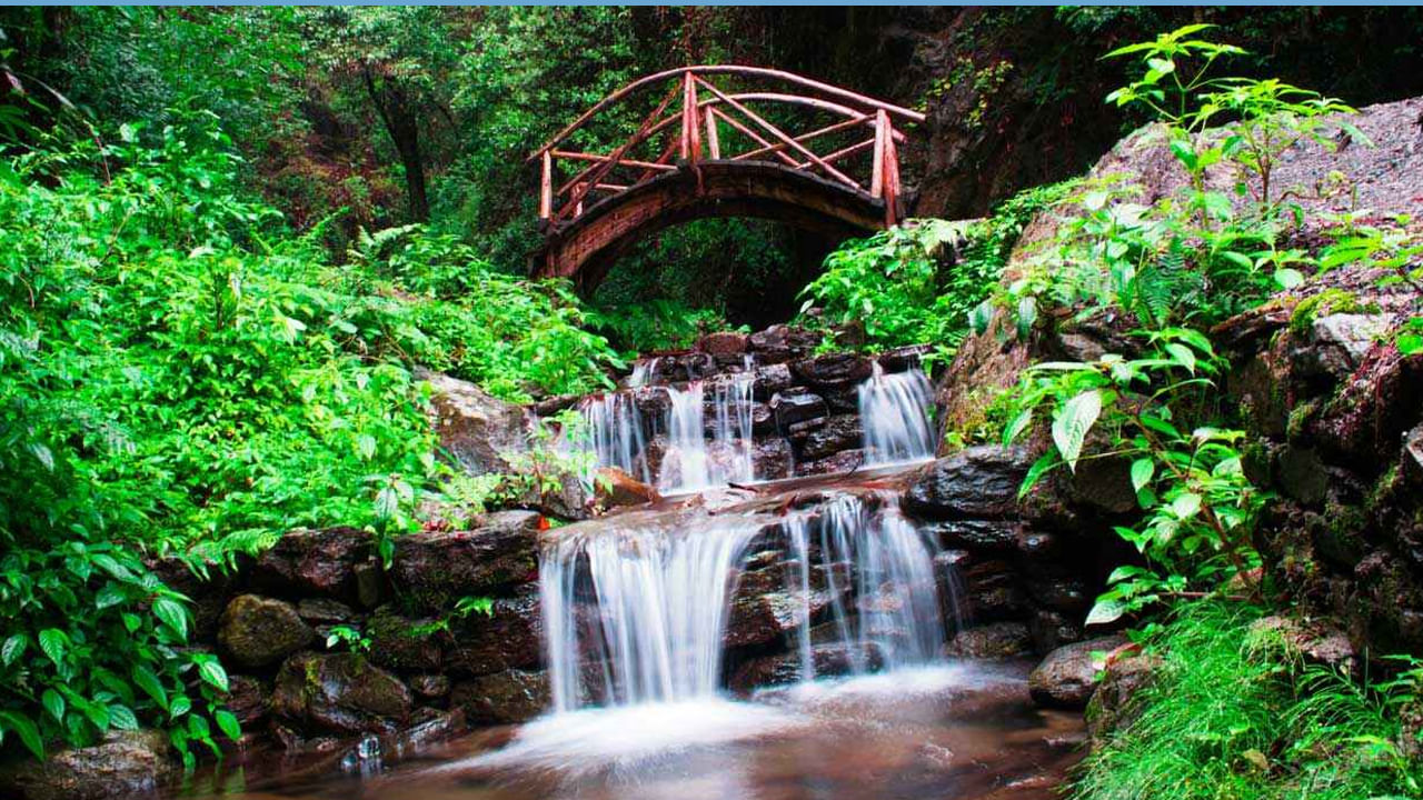 జీబీ ప్రత్యేకతల గురించి చెప్పాలంటే రెండు పెద్ద రాళ్ల మధ్య ప్రశాంతంగా, పెద్ద నది ప్రవహిస్తూ ఉంటుంది, ఇది పర్యాటక కేంద్రంగా ఉంది. రెండు రాళ్ల మధ్య ప్రవహించే నది పర్యాటకులను ఎంతగానో ఆకర్షిస్తోంది.