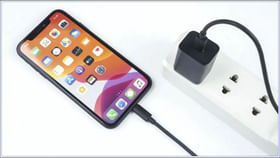 Mobile Charging: ఫోన్‌కు చార్జింగ్‌ పెట్టి పడుకునే వారికి యాపిల్‌ వార్నింగ్‌.. ప్రత్యేక సూచనల ద్వారా అలెర్ట్