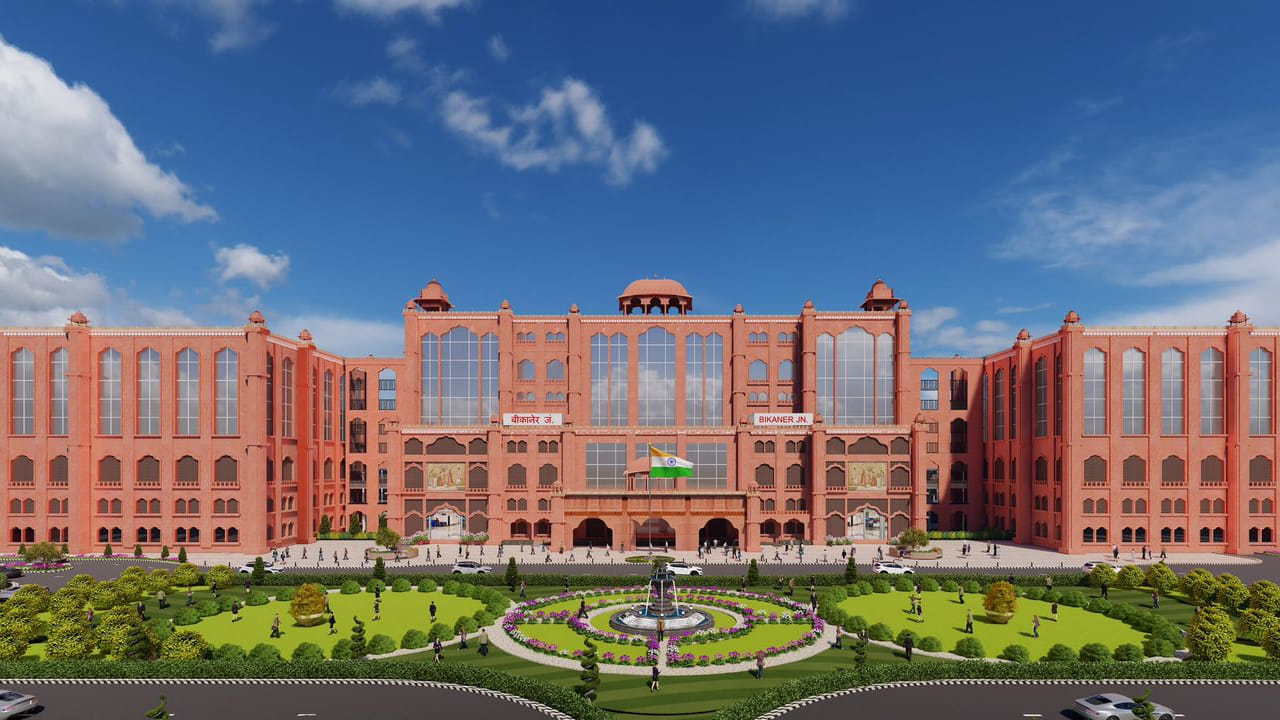 ఈ స్టేషన్ పునరాభివృద్ధి పనులకు దాదాపు 450 కోట్లు ఖర్చు చేయనున్నట్లు తెలుస్తోంది. అధునాతన సాంకేతికతతోపాటు అత్యాధునిక సౌకర్యాలతో గోరక్‌పూర్ స్టేషన్‌ను కేంద్రం తీర్చిదిద్దనుంది. 