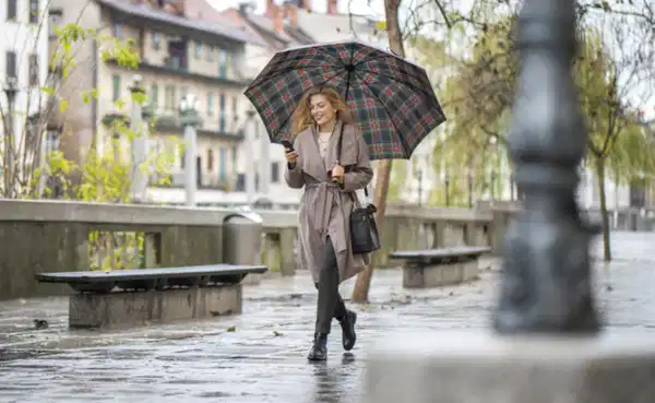 Monsoon Tips: వర్షాకాలంలో ఇలాంటి బట్టలు అస్సలు వేసుకోకపోవడమే బెటర్!!