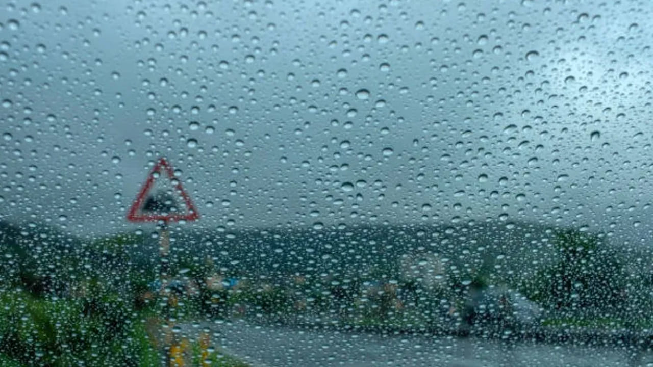 కన్సీలర్‌లో ఒకటి నుండి రెండు షేడ్స్ లైటర్ షేడ్‌ని వర్తించండి. ఇప్పుడు బాగా కలపండి. కన్సీలర్ ఉపయోగించండి. ముక్కు, ముఖం, కళ్లు చాలా అందంగా కనిపిస్తాయి. బ్లెండర్‌తో కన్సీలర్‌ను బాగా బ్లెండ్ చేసి, కాంపాక్ట్ పౌడర్‌ను అప్లై చేయండి.కాజల్ ను అందంగా వేసుకుంటే మేకప్ పూర్తవుతుంది.