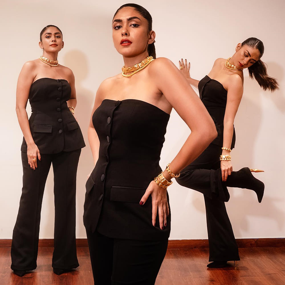 ఇదివరకు మృణాల్ ఠాకూర్ అంటే తెలియని పేరు అనేవారు.. కానీ ఇప్పుడు సీత రామం హీరోయిన్ తెలుగు ఆడియెన్స్ కు ఠక్కున గుర్తుకొస్తుంది ఈ ముద్దుగుమ్మ.. సీతారామం సినిమా తో మృణాల్ కు తెలుగులో అవకాశాలు వెల్లు వెత్తుతున్నాయి.
