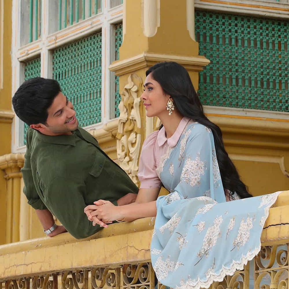 అటు సీతారామమ్లో సీతామాలక్ష్మిగా నటించి మెప్పించారు మృణాల్ ఠాకూర్. సోషల్ మీడియాలో హాట్ ఫొటోలతో ఫ్యాన్స్ కి ఫెస్టివల్ మోడ్ పరిచయం చేస్తున్నారు.
