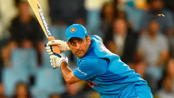 MS Dhoni Birthday: ఎన్నో రికార్డు బద్దలు కొట్టిన ధోనీ బ్యాట్ ఇప్పుడు ఎవరి వద్ద ఉందో తెలుసా..