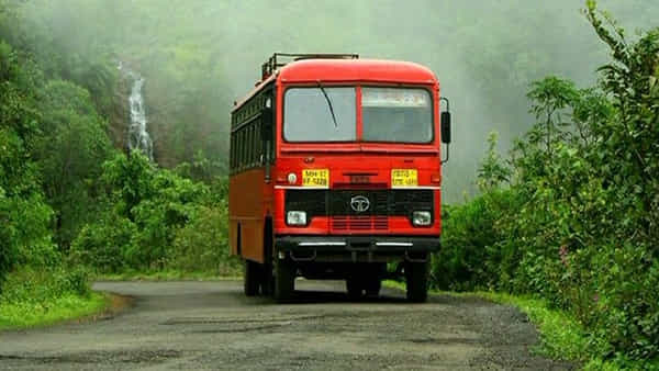 Watch Video: సర్కారీ బస్సు సర్కస్ చూస్తే అవాక్కే..! టాప్ లేచిపోయింది.. వైరలవుతున్న వీడియో