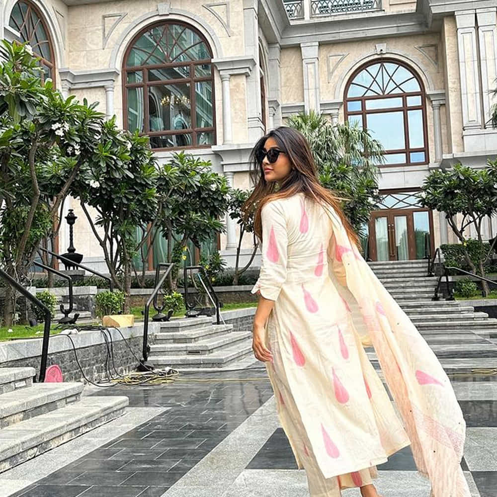 ‘నన్ను దోచుకుందువటే’ మూవీతో టాలీవుడ్ తెరంగేట్రం చేసింది అందాల తార నభా నటేష్. మొదటి సినిమాతోనే అందం, అభినయంతో కుర్రాళ్లను మంత్రముగ్ధులను చేసింది ఈ ముద్దుగుమ్మ. తర్వాత 2019లో రామ్ పోతినేనికి జోడిగా 'ఇస్మార్ట్ శంకర్' చిత్రంతో మంచి గుర్తింపు తెచ్చుకుంది. ఆ తర్వాత డిస్కో రాజా, సోలో బ్రతుకే సో బెటర్, అల్లుడు అదుర్స్, మేస్ట్రో వంటి తెలుగు సినిమాల్లో నటించింది. తాజా సోషల్ మీడియాలో తన ఫోటోలతో ఆకట్టుకుంటుంది ఈ ముద్దుగుమ్మ.