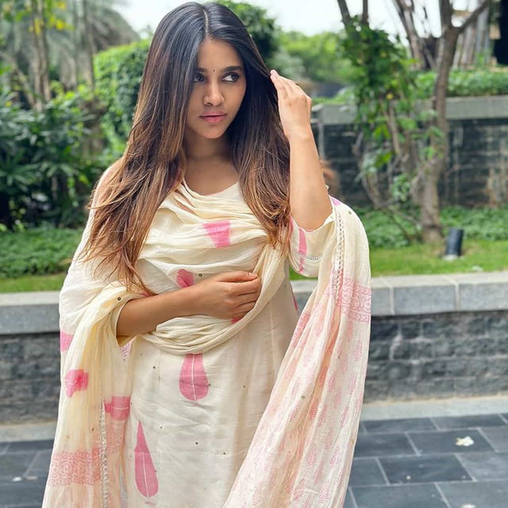‘నన్ను దోచుకుందువటే’ మూవీతో టాలీవుడ్ తెరంగేట్రం చేసింది అందాల తార నభా నటేష్. మొదటి సినిమాతోనే అందం, అభినయంతో కుర్రాళ్లను మంత్రముగ్ధులను చేసింది ఈ ముద్దుగుమ్మ. తర్వాత 2019లో రామ్ పోతినేనికి జోడిగా 'ఇస్మార్ట్ శంకర్' చిత్రంతో మంచి గుర్తింపు తెచ్చుకుంది. ఆ తర్వాత డిస్కో రాజా, సోలో బ్రతుకే సో బెటర్, అల్లుడు అదుర్స్, మేస్ట్రో వంటి తెలుగు సినిమాల్లో నటించింది. తాజా సోషల్ మీడియాలో తన ఫోటోలతో ఆకట్టుకుంటుంది ఈ ముద్దుగుమ్మ.