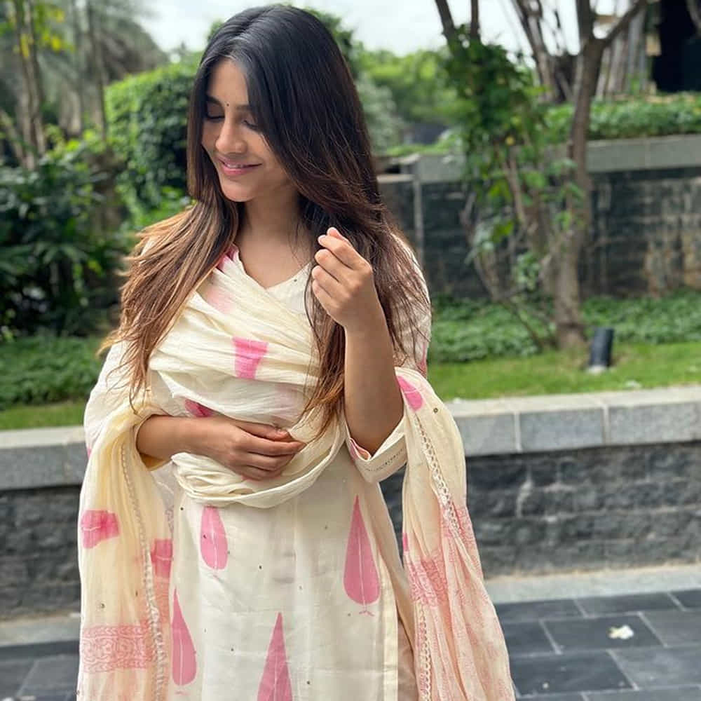 ‘నన్ను దోచుకుందువటే’ మూవీతో టాలీవుడ్ తెరంగేట్రం చేసింది అందాల తార నభా నటేష్. మొదటి సినిమాతోనే అందం, అభినయంతో కుర్రాళ్లను మంత్రముగ్ధులను చేసింది ఈ ముద్దుగుమ్మ. తర్వాత 2019లో రామ్ పోతినేనికి జోడిగా 'ఇస్మార్ట్ శంకర్' చిత్రంతో మంచి గుర్తింపు తెచ్చుకుంది. ఆ తర్వాత డిస్కో రాజా, సోలో బ్రతుకే సో బెటర్, అల్లుడు అదుర్స్, మేస్ట్రో వంటి తెలుగు సినిమాల్లో నటించింది. తాజా సోషల్ మీడియాలో తన ఫోటోలతో ఆకట్టుకుంటుంది ఈ ముద్దుగుమ్మ.