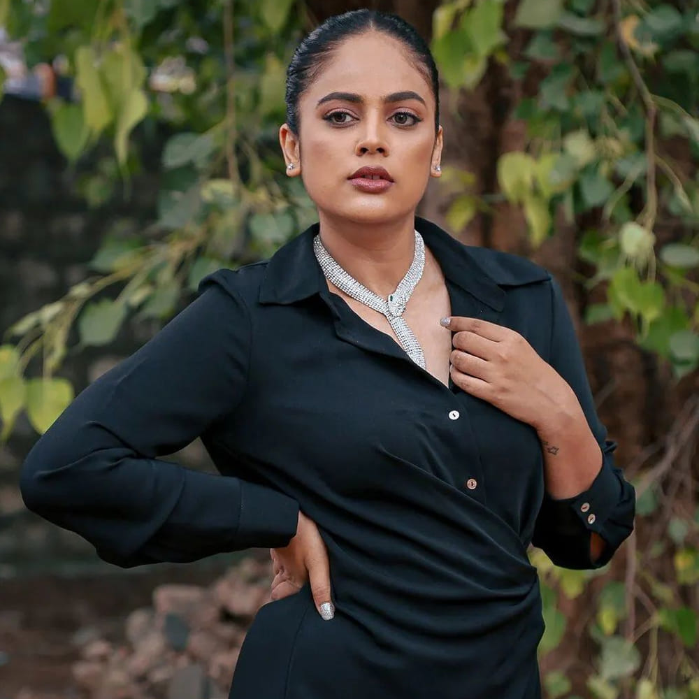 నిఖిల్ కి జోడిగా ఎక్కడికిపోతావు చిన్నవాడా మూవీతో తెలుగు తెరకు పరిచయం అయింది నందిత శ్వేత. దీని తర్వాత శ్రీనివాసకల్యాణం, బ్లఫ్ మాస్టర్, ప్రేమకథాచిత్రం 2 వంటి చిత్రాల్లో నటించింది ఈ బ్యూటీ. కెరీర్ మొదట్లో కాస్త పద్దతిగానే కనిపించిన ఇప్పుడు మాత్రం అందాలతో రెచ్చిపోతుంది. తాజాగా హిడింబి చిత్రం ఆధ్య అనే పోలీస్ ఆఫీసర్ పాత్రలో ఆకట్టుకుంది.