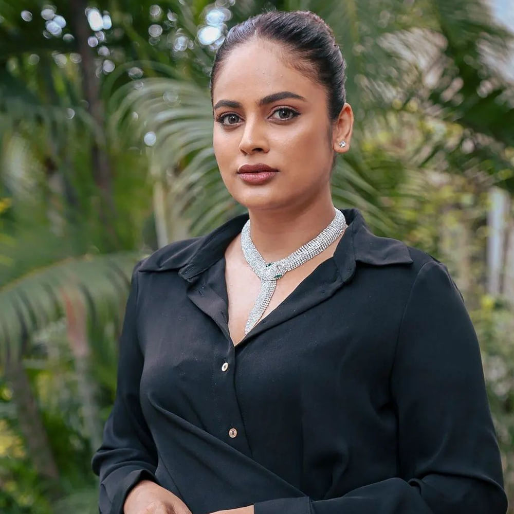 నిఖిల్ కి జోడిగా ఎక్కడికిపోతావు చిన్నవాడా మూవీతో తెలుగు తెరకు పరిచయం అయింది నందిత శ్వేత. దీని తర్వాత శ్రీనివాసకల్యాణం, బ్లఫ్ మాస్టర్, ప్రేమకథాచిత్రం 2 వంటి చిత్రాల్లో నటించింది ఈ బ్యూటీ. కెరీర్ మొదట్లో కాస్త పద్దతిగానే కనిపించిన ఇప్పుడు మాత్రం అందాలతో రెచ్చిపోతుంది. తాజాగా హిడింబి చిత్రం ఆధ్య అనే పోలీస్ ఆఫీసర్ పాత్రలో ఆకట్టుకుంది.