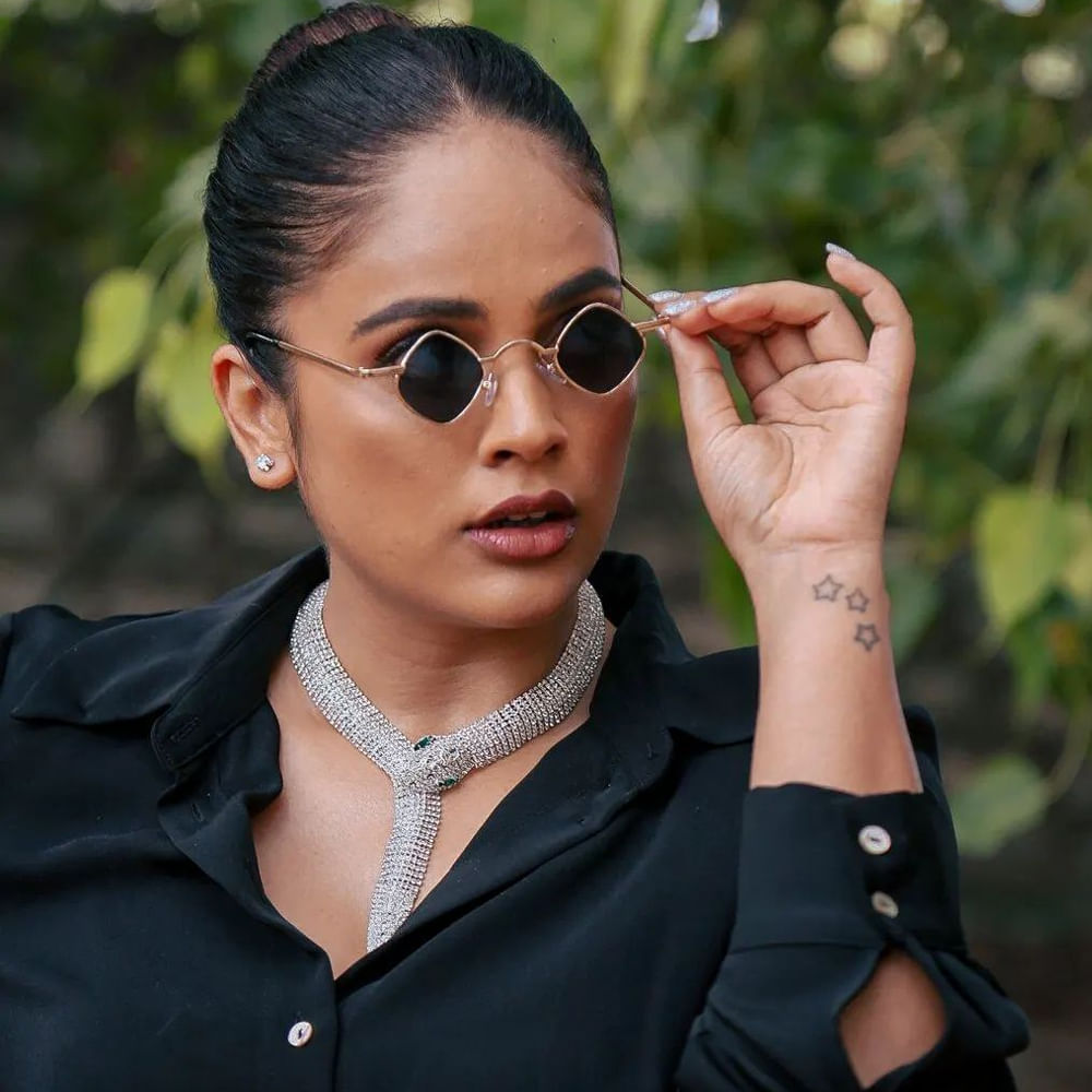 నిఖిల్ కి జోడిగా ఎక్కడికిపోతావు చిన్నవాడా మూవీతో తెలుగు తెరకు పరిచయం అయింది నందిత శ్వేత. దీని తర్వాత శ్రీనివాసకల్యాణం, బ్లఫ్ మాస్టర్, ప్రేమకథాచిత్రం 2 వంటి చిత్రాల్లో నటించింది ఈ బ్యూటీ. కెరీర్ మొదట్లో కాస్త పద్దతిగానే కనిపించిన ఇప్పుడు మాత్రం అందాలతో రెచ్చిపోతుంది. తాజాగా హిడింబి చిత్రం ఆధ్య అనే పోలీస్ ఆఫీసర్ పాత్రలో ఆకట్టుకుంది.