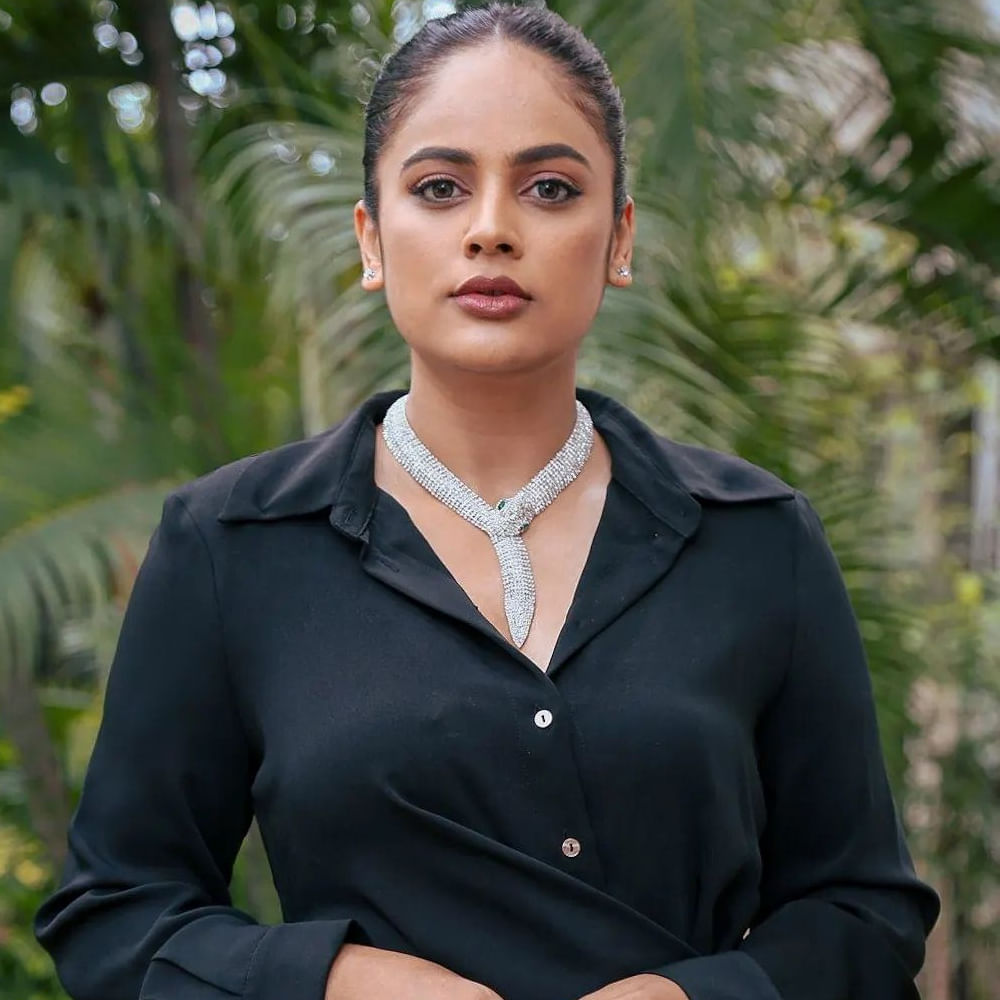 నిఖిల్ కి జోడిగా ఎక్కడికిపోతావు చిన్నవాడా మూవీతో తెలుగు తెరకు పరిచయం అయింది నందిత శ్వేత. దీని తర్వాత శ్రీనివాసకల్యాణం, బ్లఫ్ మాస్టర్, ప్రేమకథాచిత్రం 2 వంటి చిత్రాల్లో నటించింది ఈ బ్యూటీ. కెరీర్ మొదట్లో కాస్త పద్దతిగానే కనిపించిన ఇప్పుడు మాత్రం అందాలతో రెచ్చిపోతుంది. తాజాగా హిడింబి చిత్రం ఆధ్య అనే పోలీస్ ఆఫీసర్ పాత్రలో ఆకట్టుకుంది.