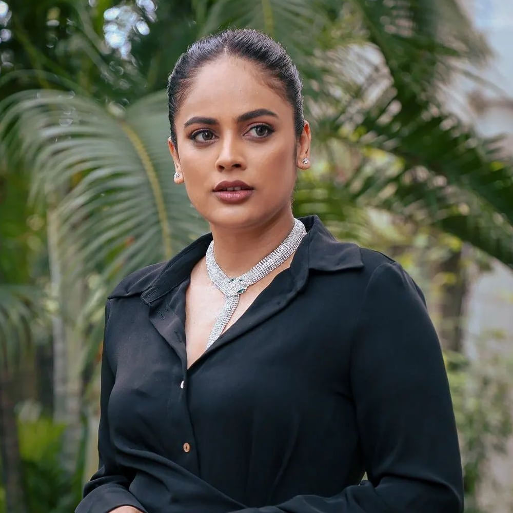 నిఖిల్ కి జోడిగా ఎక్కడికిపోతావు చిన్నవాడా మూవీతో తెలుగు తెరకు పరిచయం అయింది నందిత శ్వేత. దీని తర్వాత శ్రీనివాసకల్యాణం, బ్లఫ్ మాస్టర్, ప్రేమకథాచిత్రం 2 వంటి చిత్రాల్లో నటించింది ఈ బ్యూటీ. కెరీర్ మొదట్లో కాస్త పద్దతిగానే కనిపించిన ఇప్పుడు మాత్రం అందాలతో రెచ్చిపోతుంది. తాజాగా హిడింబి చిత్రం ఆధ్య అనే పోలీస్ ఆఫీసర్ పాత్రలో ఆకట్టుకుంది.