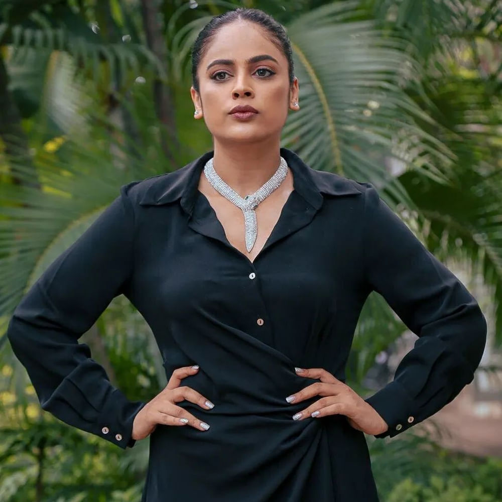 నిఖిల్ కి జోడిగా ఎక్కడికిపోతావు చిన్నవాడా మూవీతో తెలుగు తెరకు పరిచయం అయింది నందిత శ్వేత. దీని తర్వాత శ్రీనివాసకల్యాణం, బ్లఫ్ మాస్టర్, ప్రేమకథాచిత్రం 2 వంటి చిత్రాల్లో నటించింది ఈ బ్యూటీ. కెరీర్ మొదట్లో కాస్త పద్దతిగానే కనిపించిన ఇప్పుడు మాత్రం అందాలతో రెచ్చిపోతుంది. తాజాగా హిడింబి చిత్రం ఆధ్య అనే పోలీస్ ఆఫీసర్ పాత్రలో ఆకట్టుకుంది.