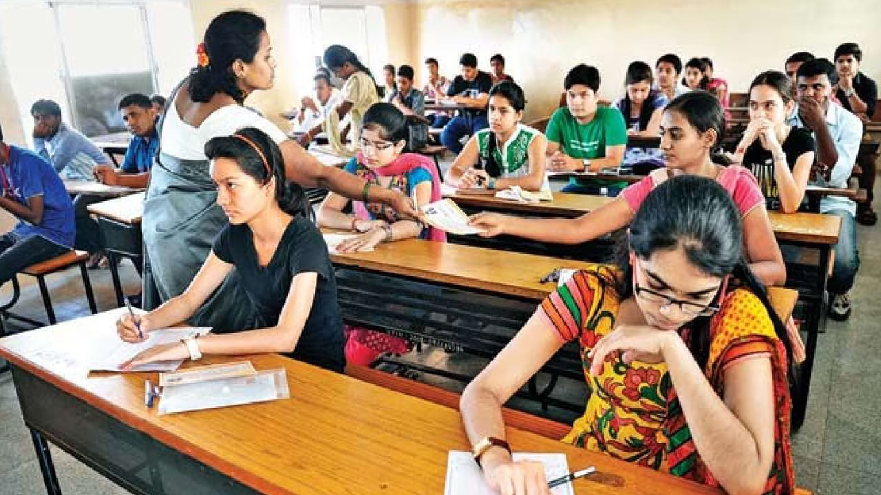 NEET Exam: వామ్మో ఇదెక్కడి మోసం..  రూ.7 లక్షలిస్తే నీట్ పరీక్ష రాసిపెడుతున్నారు.