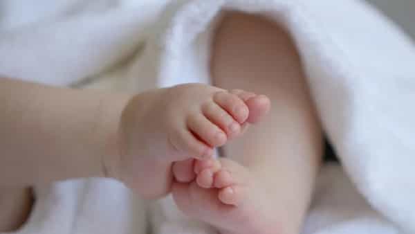 10 నెలల చిన్నారి కడుపులో కవలలు..! రెండు గంటలు శ్రమించి ఆపరేషన్ చేసిన వైద్యులు..
