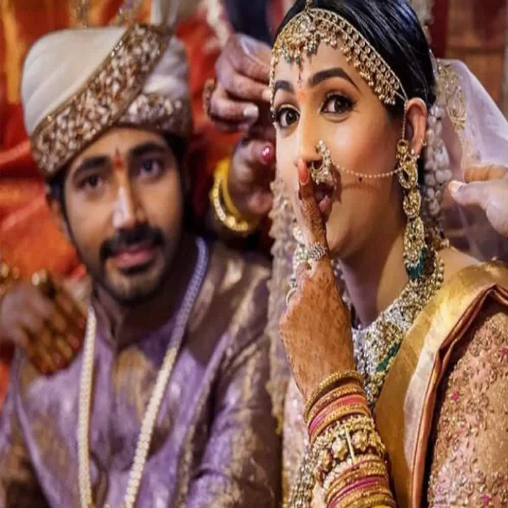నాగబాబు కూతురు నీహారికకు, గుంటూరు ఐజీ జె ప్రభాకర్‌ రావు కుమారుడు చైతన్య జొన్నలగడ్డతో 2020 డిసెంబర్‌లో అంగరంగ వైభవంగా వివాహం జరిగిన సంగతి తెలిసిందే. వీరి పెళ్లిని మెగా కుటుంబం ఓ పండుగలా సెలబ్రేట్ చేసుకున్నారు. నిహారిక-చైతన్య పెళ్లిని నేషనల్ మీడియా కూడా కవరేజ్ చేసిందంటే ఏ రేంజ్‌లో వీరి పెళ్లి జరిగిందో తెలుస్తోంది.