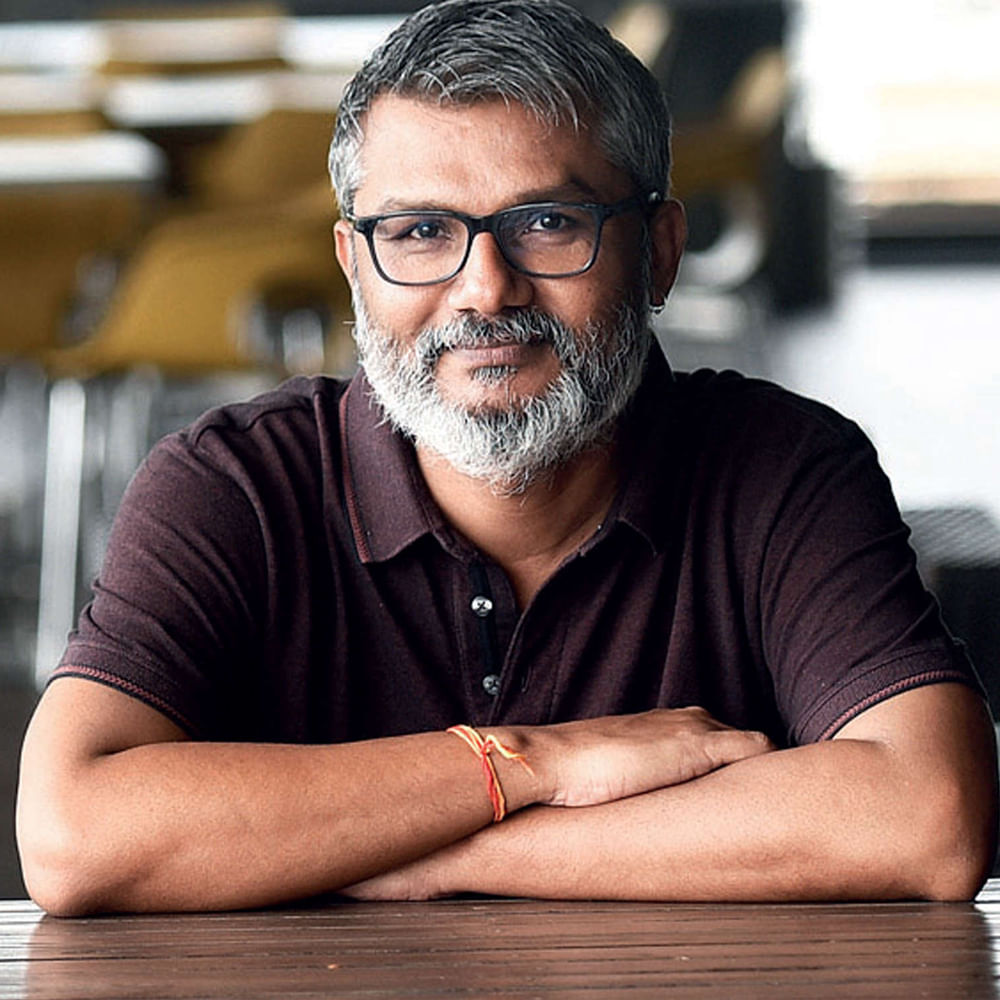 Ramayanam - వివాద రహిత రామాయణం తాను తెరకెక్కించబోయే రామాయణం గురించి మాట్లాడారు డైరక్టర్‌ నితీష్‌ తివారి. వివాదాలు లేని రామాయణం తీస్తానని అన్నారు. తనకు రామాయణం మీద సంపూర్ణ అవగాహన ఉందని, నటీనటుల గురించి త్వరలోనే ప్రకటిస్తానని  చెప్పారు. నితీష్‌ తివారి రామాయణంలో రాముడిగా రణ్‌బీర్‌ కపూర్‌, సీతమ్మగా ఆలియా నటిస్తారనే ప్రచారం జరుగుతోంది.  