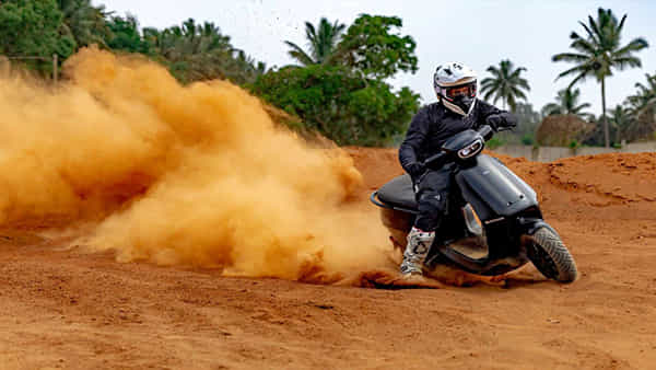 Ola Electric: టూవీలర్ ఈవీ రంగంలో దూసుకెళ్తున్న ఓలా.. 40 శాతం మార్కెట్ వాటాతో..